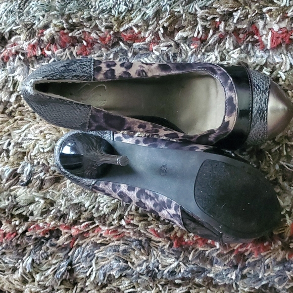 Heels - Picture 2 of 3